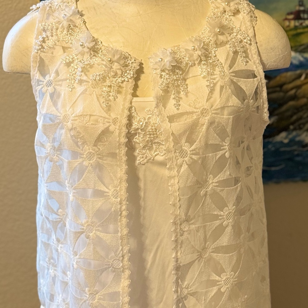 Chic White Floral Lace Blouse